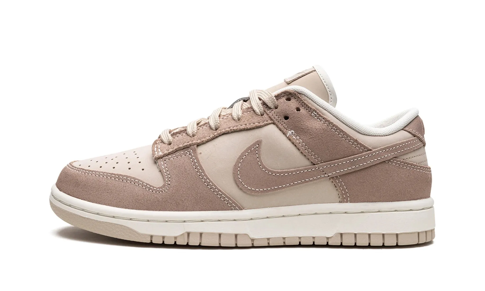 NIKE DUNK LOW SE SAND DRIFT (W)